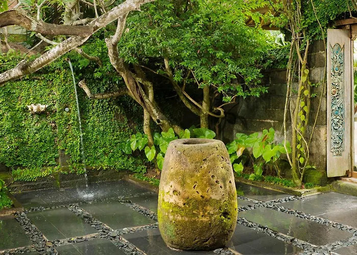 Villa Atas Ombak *